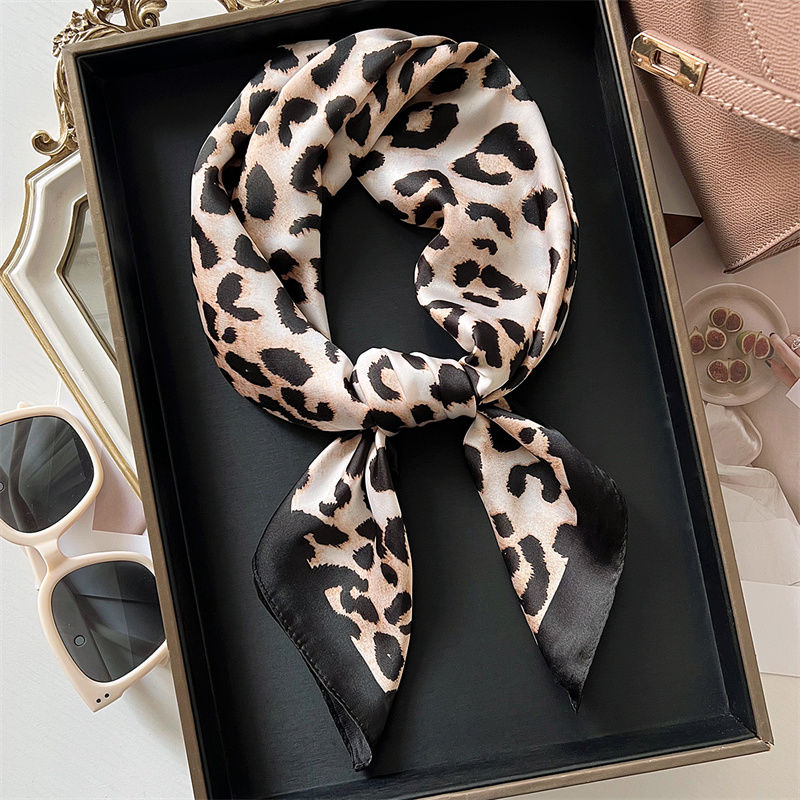70cm Square Luxury Leopard Pri - Scarf Silk Square 评论和价格