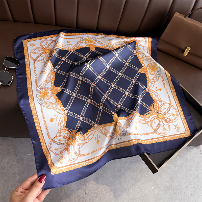 Blue Classic Chain Print Squar - Ascot Neck Scarf 评论和价格