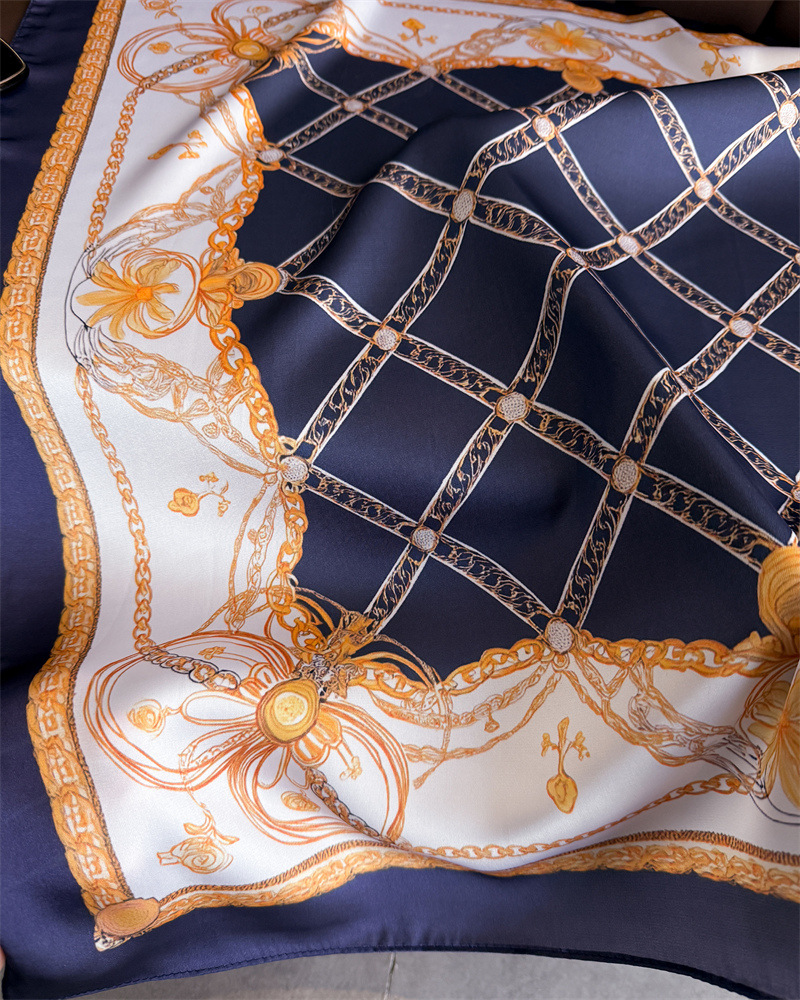 Blue Classic Chain Print Squar - Ascot Neck Scarf 评论和价格