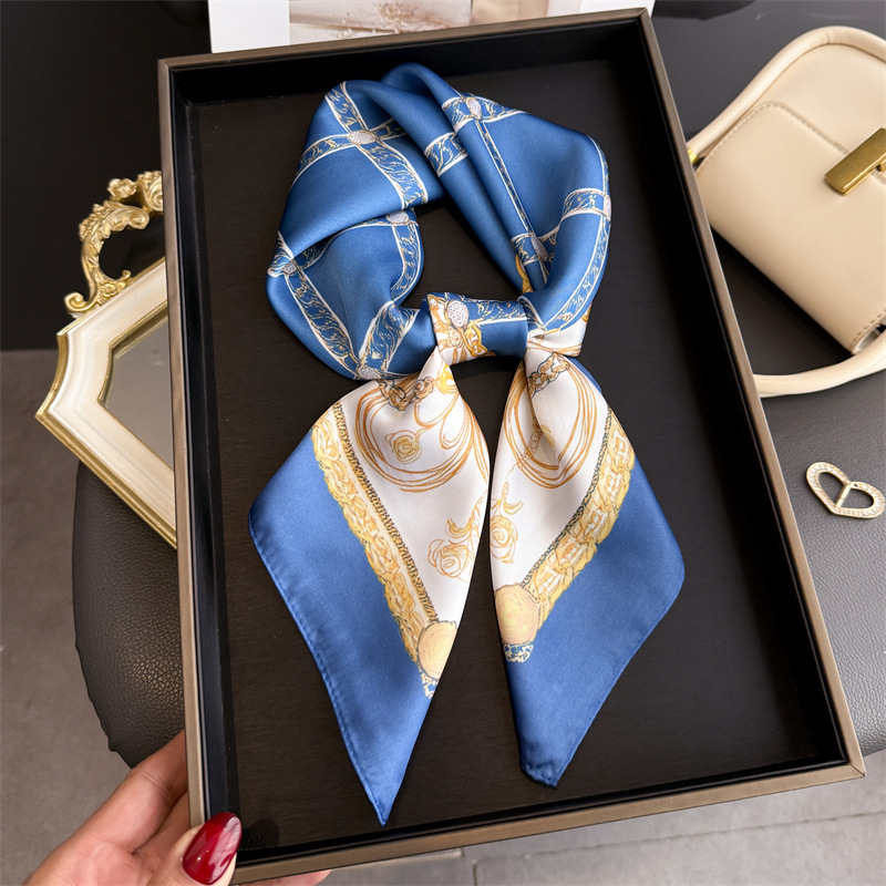 Blue Classic Chain Print Squar - Ascot Neck Scarf 评论和价格